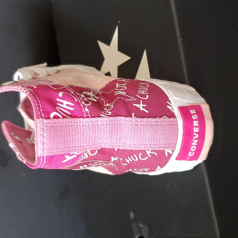 Size 7 Converse. In Good Condition It Has Been Wo… - image 3